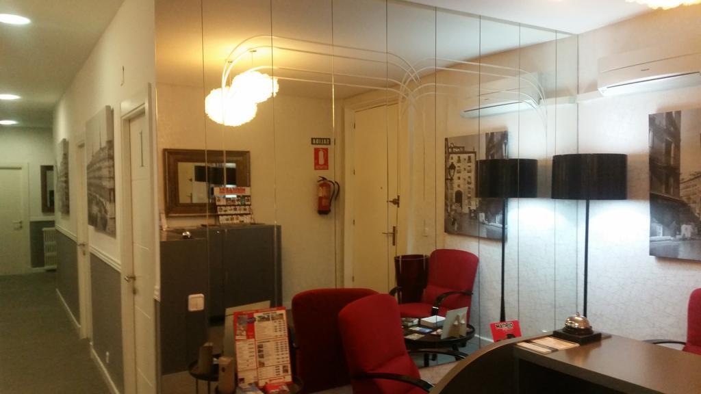 Hostal Montecarlo Мадрид Екстериор снимка