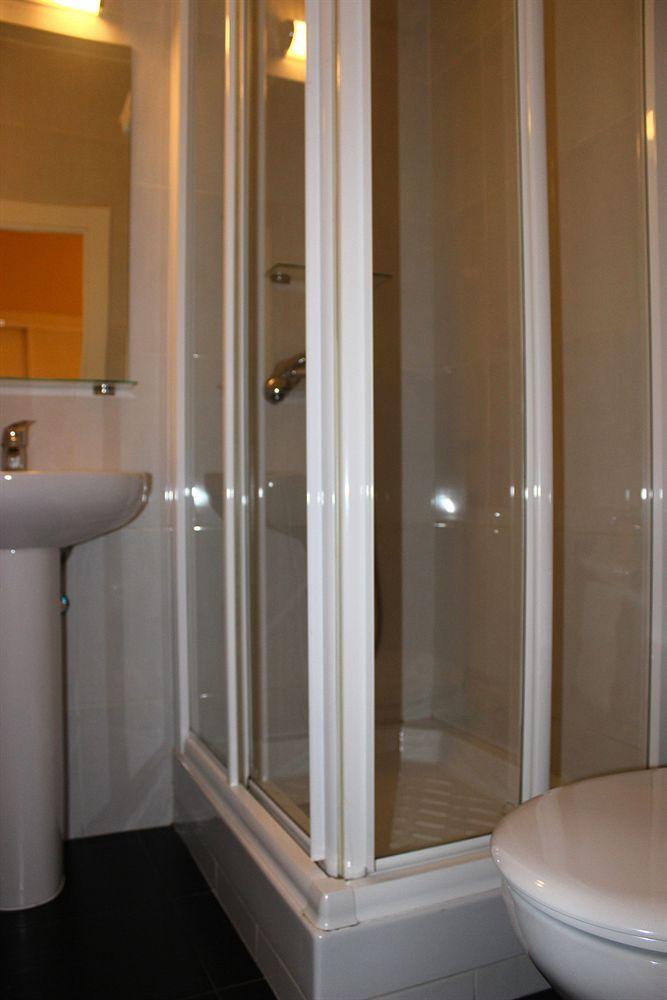 Hostal Montecarlo Мадрид Екстериор снимка