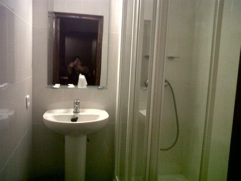 Hostal Montecarlo Мадрид Екстериор снимка