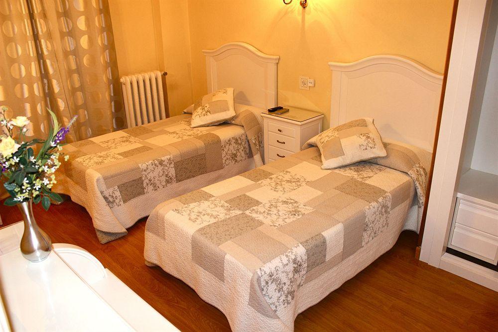 Hostal Montecarlo Мадрид Екстериор снимка