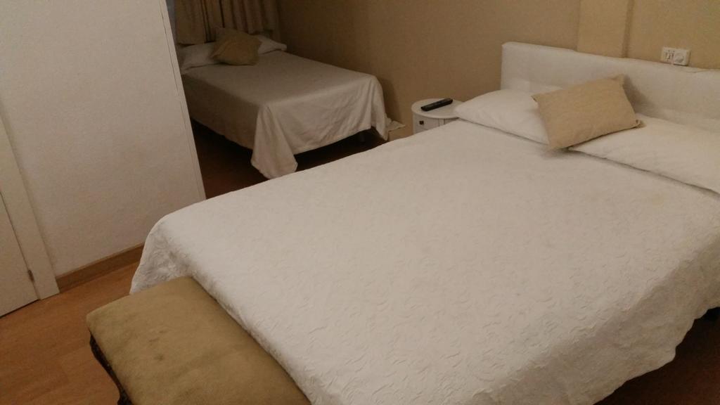 Hostal Montecarlo Мадрид Екстериор снимка