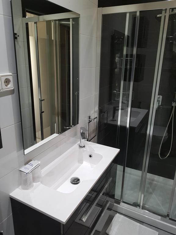 Hostal Montecarlo Мадрид Екстериор снимка