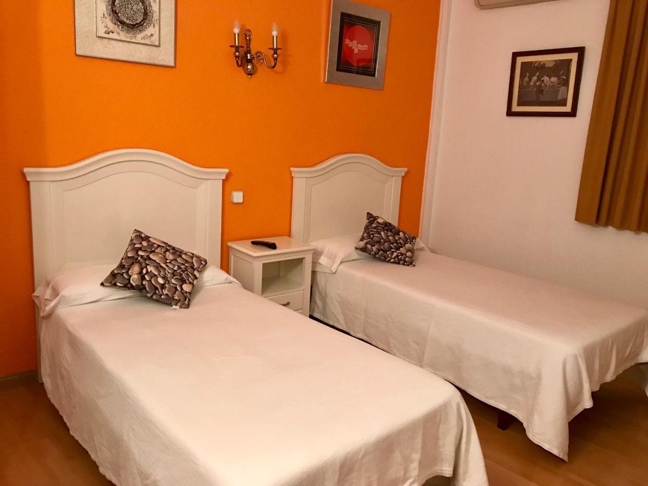 Hostal Montecarlo Мадрид Екстериор снимка